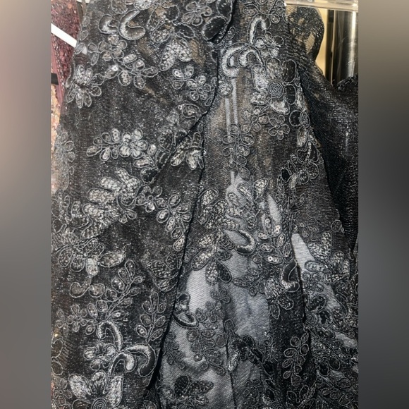 Max Duggal 11324 NWT EMBROIDERED LACE PUFF SLEEVE WRAP OVER GOWN - Picture 6 of 12